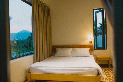 Кровать или кровати в номере Gỗ Bungalow & Homestay