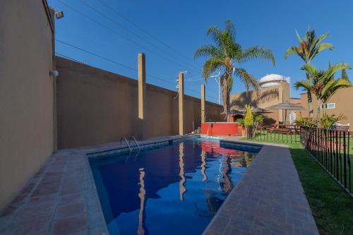 Bazén v ubytování Capital O Hotel La Huerta Golf & Hotel, Cholula nebo v jeho okolí