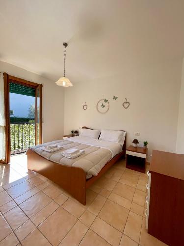 a bedroom with a large bed in a room at Mimì apartment - Vicino a Gardaland in Peschiera del Garda