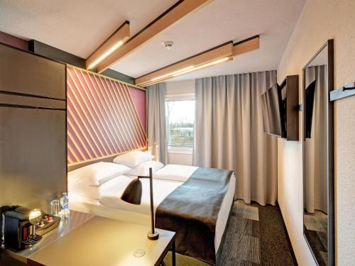 Postel nebo postele na pokoji v ubytování B&B HOTEL Kassel-Industriepark
