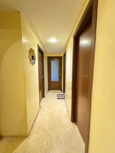 an empty hallway with a door and a hallwayngth at Jardin mohammedia in Mohammedia