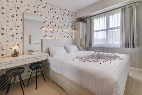 Ένα ή περισσότερα κρεβάτια σε δωμάτιο στο 1BR Parahyangan Residences W Pool