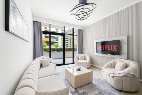 VayK - Modern 3BR with a Spacious Terrace
