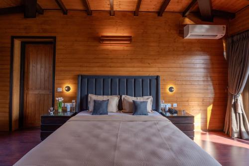 Postel nebo postele na pokoji v ubytování SaffronStays Timber Quest