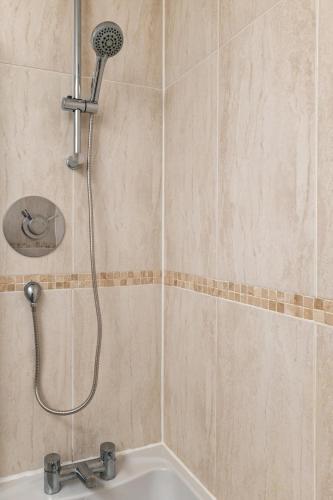 Ένα μπάνιο στο Queens Crescent - Stylish retreat and Tranquil