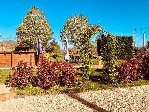 Ein Garten an der Unterkunft 4-Star Tourism Rated Holiday Home, 6 Bedrooms, with Air Con & Private Heated 10x4M Salt Water Pool - 40 Mins from Bergerac