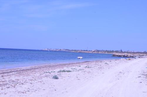 a beach with a dirt road next to the water at GIARDINO del MARE in Petrosino