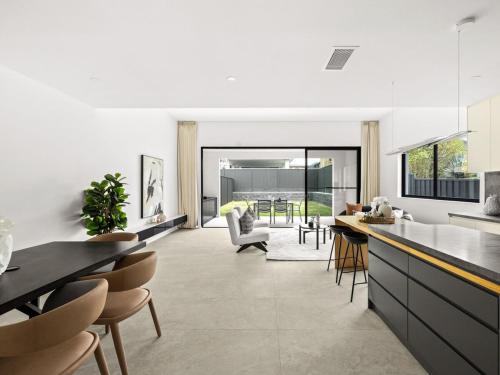 Φωτογραφία από το άλμπουμ του Elegant Designer House - Family & Pet Friendly σε Panania