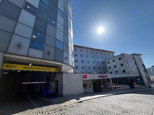 a building on a street in a city at ibis Aberdeen Centre – Quayside in Aberdeen