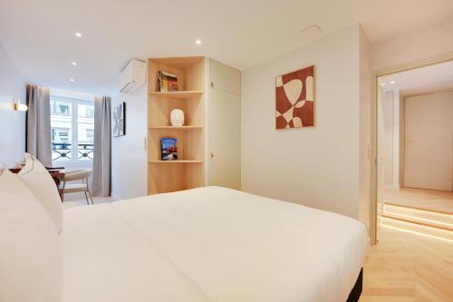 Ένα ή περισσότερα κρεβάτια σε δωμάτιο στο Quartier Libre Madeleine