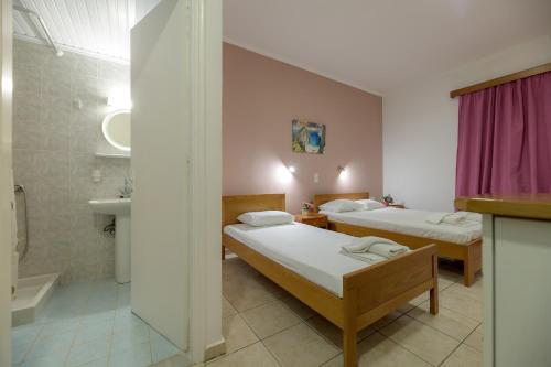 Postel nebo postele na pokoji v ubytování Anthi Studios & Apartments
