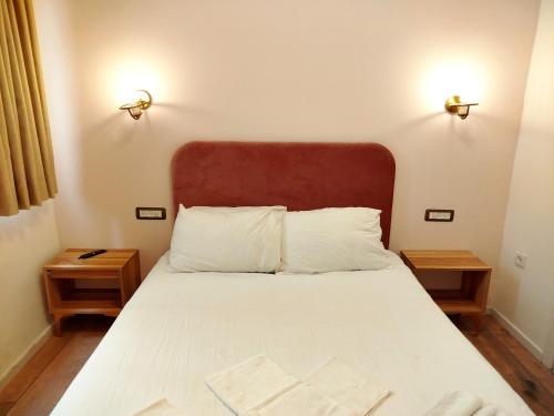 Postel nebo postele na pokoji v ubytování La Perle City Center Rooms