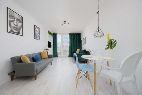 Modern Apartment Grzybowska near Hala Mirowska by Noclegi Renters
