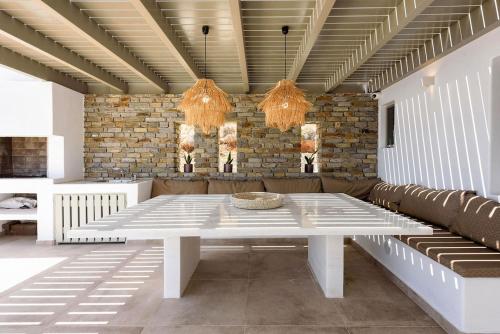 Posedenie v ubytovaní Rising Moon sea view villa near the beach