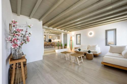 Gallery image of Rising Moon sea view villa near the beach in Molos Parou