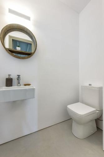 Gallery image of Rising Moon sea view villa near the beach in Molos Parou