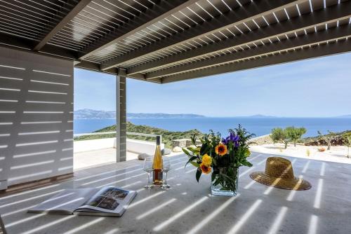 Gallery image of Rising Moon sea view villa near the beach in Molos Parou
