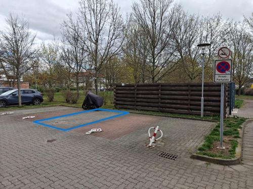 a parking lot with mats and a man on a skateboard at Bliss Place, Komfort Apartment mit 2 Zimmern und Balkon in Toplage in Magdeburg