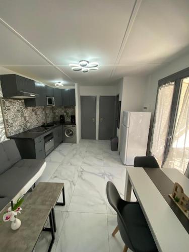 Photo de la galerie de l'établissement Maison 2ch piscine bord de mer village vacances, à Portiragnes