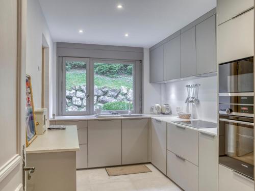 Photo de la galerie de l'établissement Appartement Confortable 2 Chambres, Ski-in/Ski-out à Rochebrune, Proche Centre Megève - FR-1-453-60, à Megève