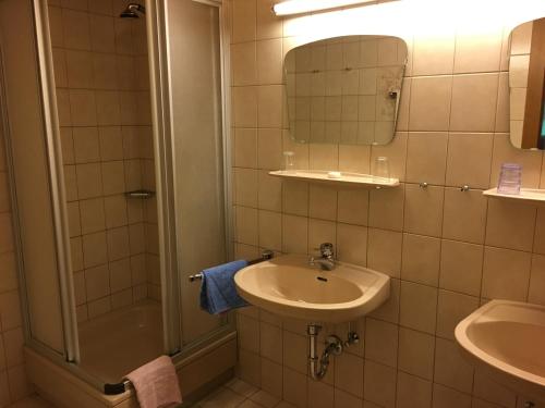 Phòng tắm tại Hubergut Appartements