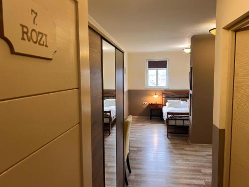 Postel nebo postele na pokoji v ubytování Wein&Speiz Fogadó