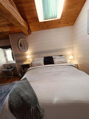 Postel nebo postele na pokoji v ubytování 'Quelle Belle Vue' Chambre d'Hote