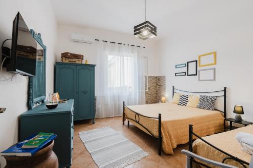 a bedroom with a bed and a table in a room at Casa Petros in Marsala