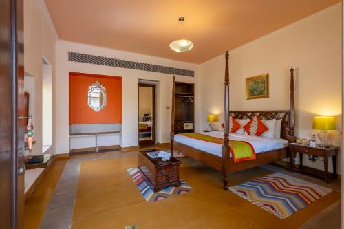 Postel nebo postele na pokoji v ubytování Tree of Life Resort & Spa Jaipur