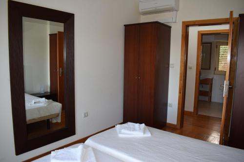 a bedroom with a mirror and a bed and a room at Douro Natura in Bemposta