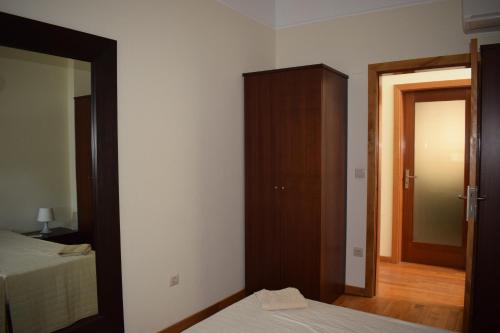 a bedroom with a closet and a bed and a mirror at Douro Natura in Bemposta