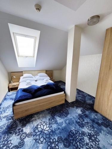 Postel nebo postele na pokoji v ubytování Hotel Zacisze