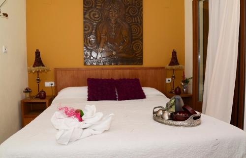 a bedroom with a bed with towels on it at Residencial Terra de Mar Calpe, Grupo Terra de Mar, alojamientos con encanto in Calpe