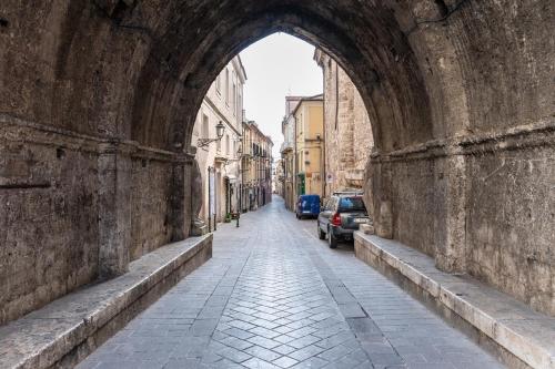 an archway over a street in a city at Casa Glow Isernia - privacy, wi-fi, colazione in Isernia