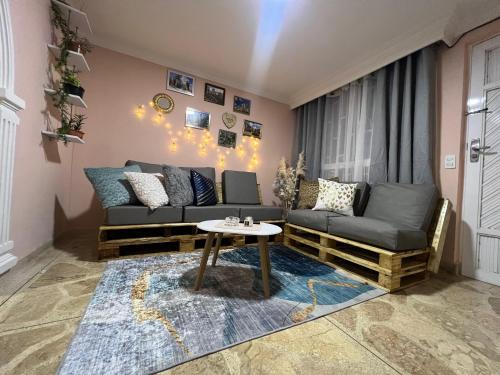 Khu vực ghế ngồi tại Acogedora casa cerca del Metro bañera - Gym - Parking
