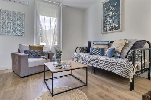 a living room with a couch and a table at Bosco in Valence