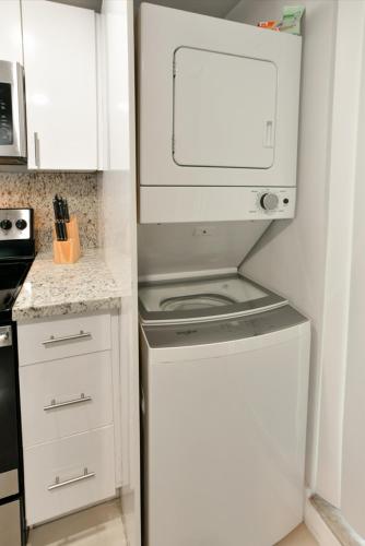 Designer River View Apartmentsにあるキッチンまたは簡易キッチン