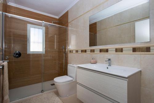 a bathroom with a toilet and a sink and a shower at CH Villa Aguila Ciudad Quesada in Ciudad Quesada