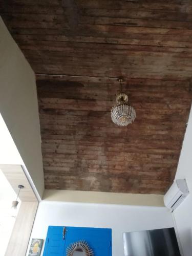a chandelier hanging from the ceiling of a room at Le studio de la plage in Sidi Bou Saïd