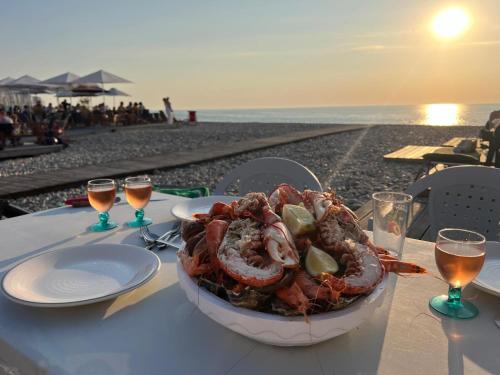 a bowl of shrimp on a table at the beach at Duplex Léon - Villa Bon Accueil proche mer in Mers-les-Bains