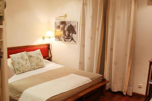 a bedroom with a bed and a picture on the wall at Hotel Brajas in Antananarivo