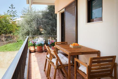 Katsambas Apartment - Cozy Retro-Luxury with Balcony