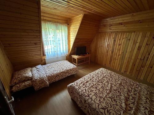 Postel nebo postele na pokoji v ubytování Vila Bradul Tarcău