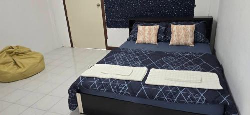 Кровать или кровати в номере บ้านสุขใจ Baan Sukjai