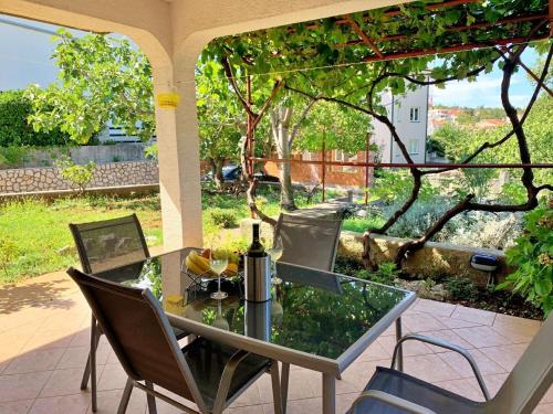 Κήπος έξω από το Ferienwohnung für 4 Personen ca 45 m in Šilo, Adriaküste Kroatien Kroatische Inseln