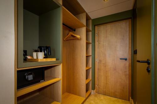 a hallway with a door and a room with a microwave at Hôtel Terra Vinum in Gueberschwihr