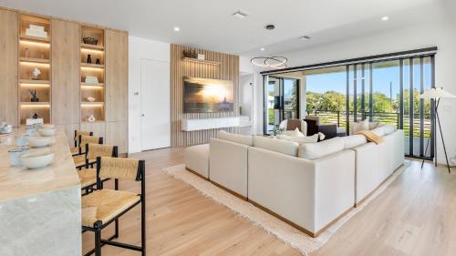 Χώρος καθιστικού στο Costa Vida by Last Key Realty