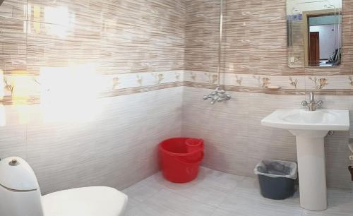 Ένα μπάνιο στο Haven Lodge, 3BR Entire Home with Lounge & Kitchen