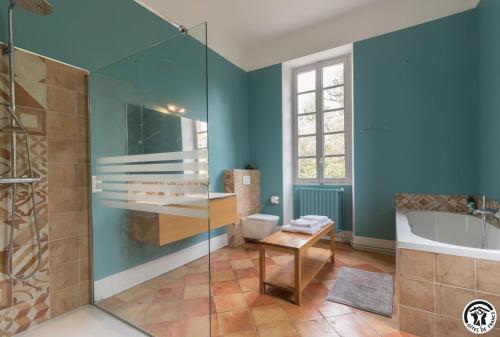 a bathroom with a tub and a sink and a toilet at Château sud in Cessales