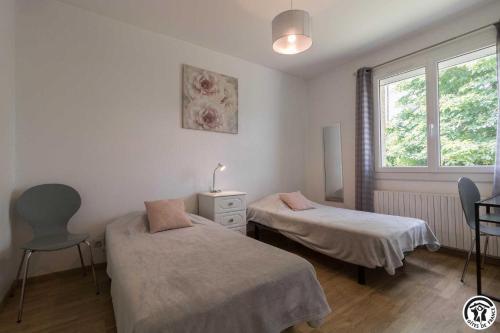 a hospital room with two beds and a window at Les lilas in Aussonne